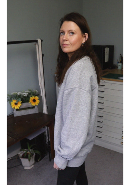 Oversized Yoga Bee Sweatshirt (Organic/Recycled Hybrid)