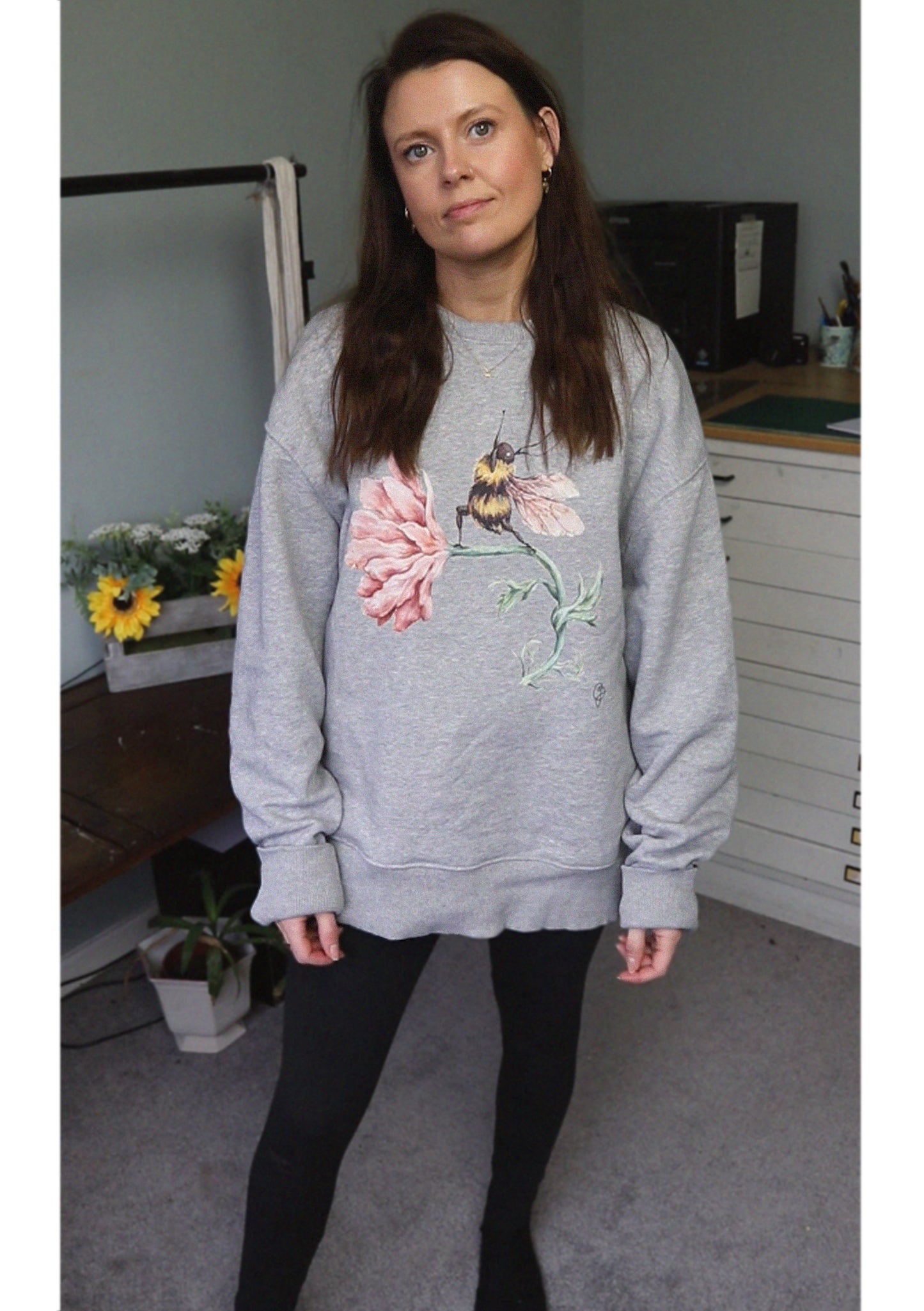 Oversized Yoga Bee Sweatshirt (Organic/Recycled Hybrid)